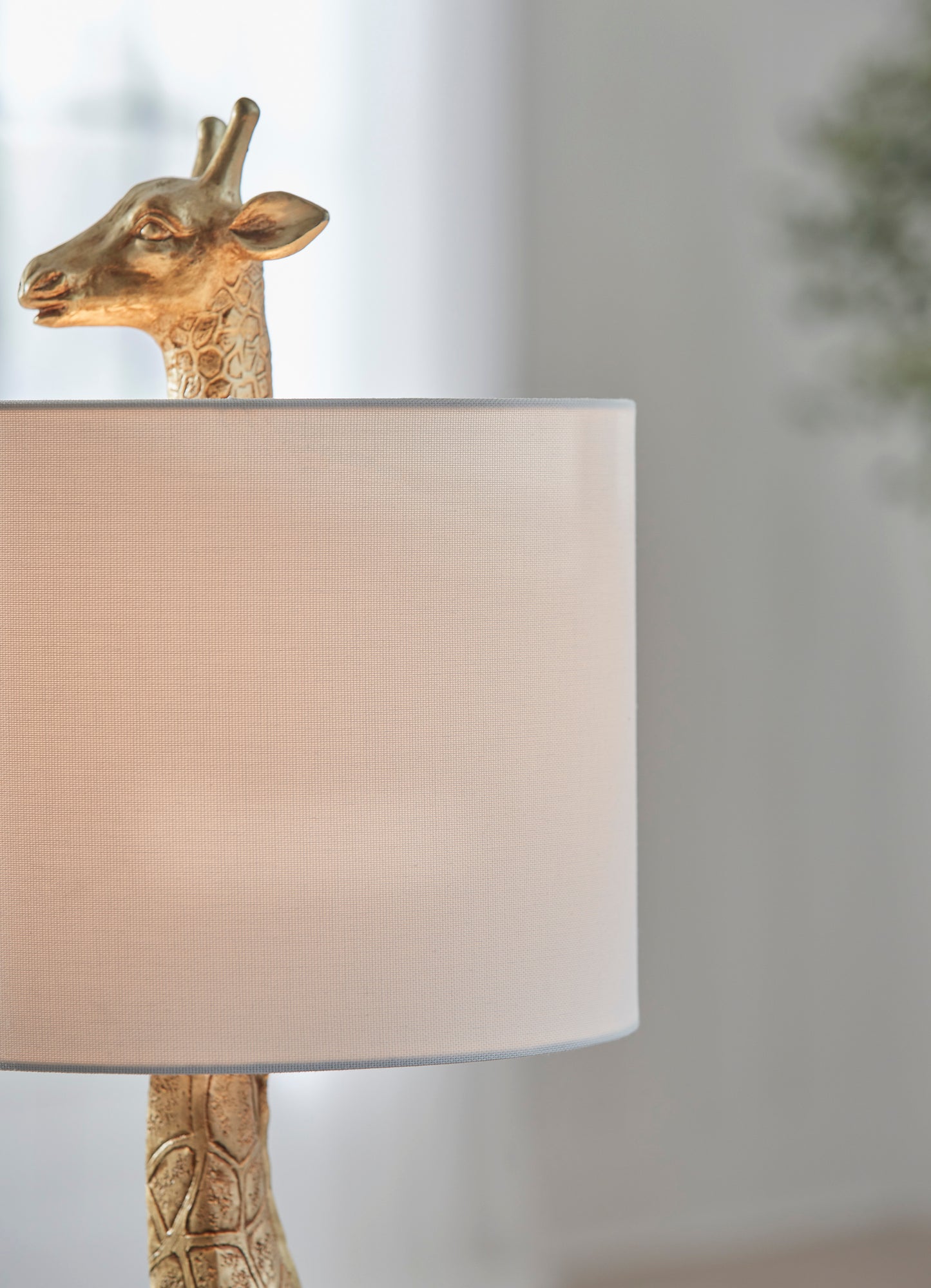 Giraffe Poly Table Lamp